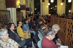 Zit- en staanplaatsen in de Zutphense sjoel op Chanoeka 2011