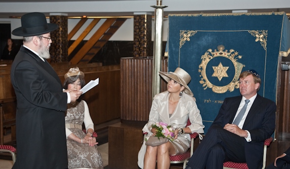 Rabbijn Evers, HM Maxima ZM Willem Alexander synagoge Obrechtplein Amsterdam 130708. Foto: D.P.H. Spits