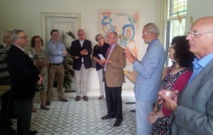 Jacques Gans wordt toegesproken door Peter Luzac.