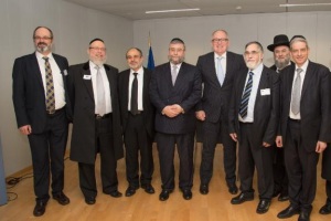 EU Commissaris Timmermans met rabbijnen Goldschmidt Gelley Evers Folger Guigui Lewin