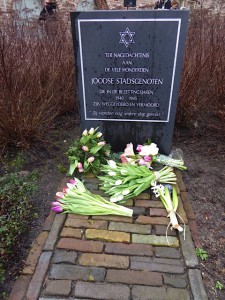 Zutphen Joodse plaquette bij Gideon monument 2015