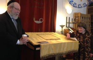 Rabbijn Evers mw Evers in Sjoel West Amsterdam 2015