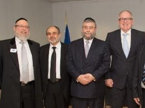 EU Commissaris Timmermans met rabbijnen Goldschmidt Fiszon Evers